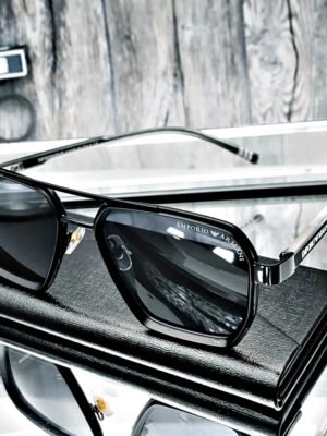 <br> ARMANI SUNGLASS SQUARE  Color Negro-plateado
