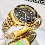 ROLEX SUBMARINER PULSO TRENZADO. Hombre. Dorado Fondo Negro.