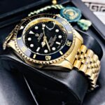 ROLEX SUBMARINER PULSO TRENZADO. Hombre. Dorado Fondo Negro.