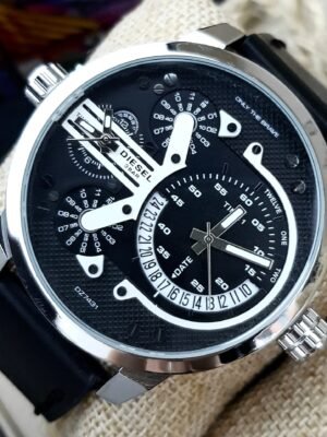 DIESEL 2 HORAS. Hombre. Negro Plateado.