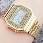 CASIO RETRO METALICO. Mujer. Dorado.