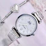 Q&Q PLANO NUMEROS ROMANOS. Plateado.